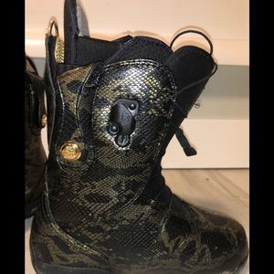 Burton Snakeskin Board boots size Womens 6.5